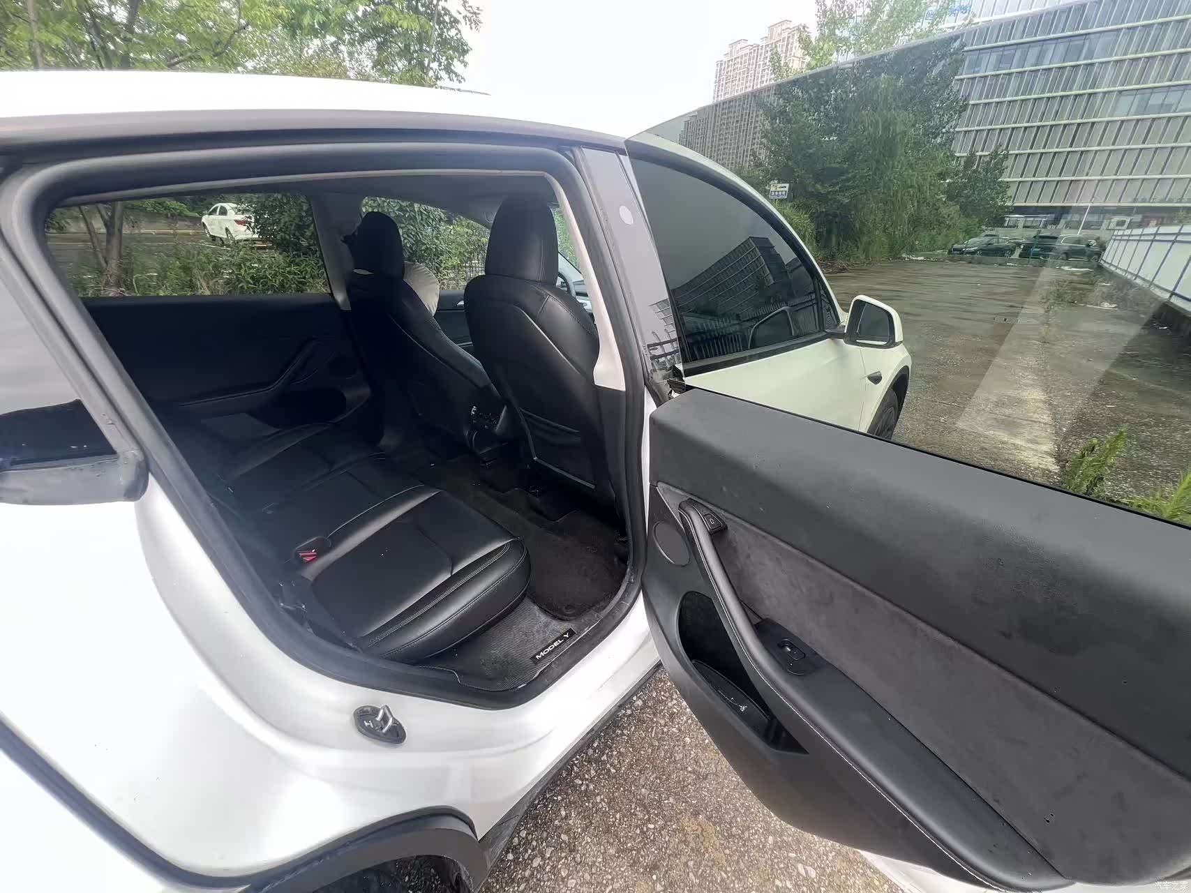 Tesla Model Y, 2025 11
