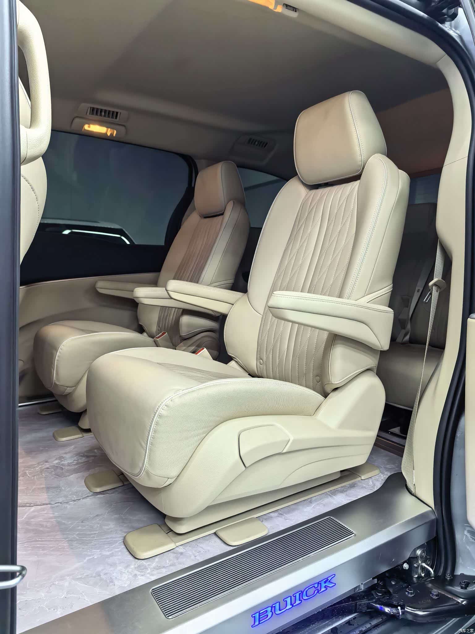 Buick GL8, 2025 6