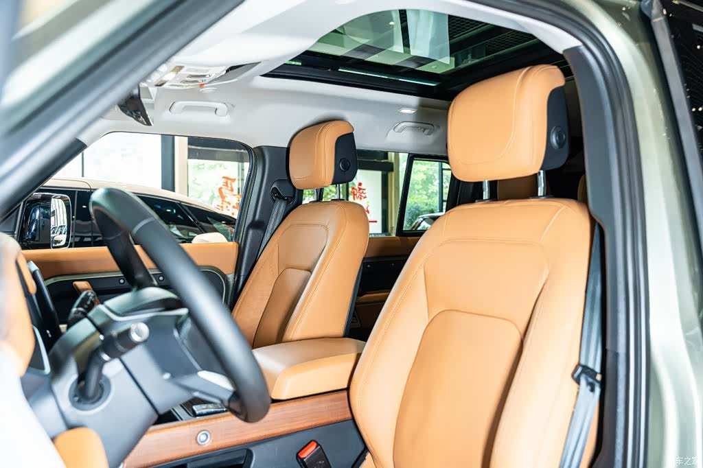 Land Rover Defender, 2023 8