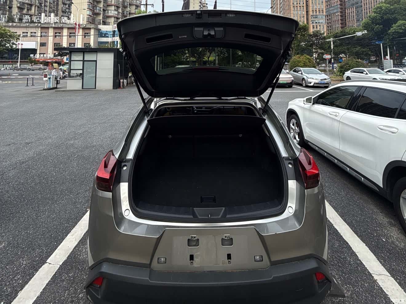 Lexus UX, 2022 13