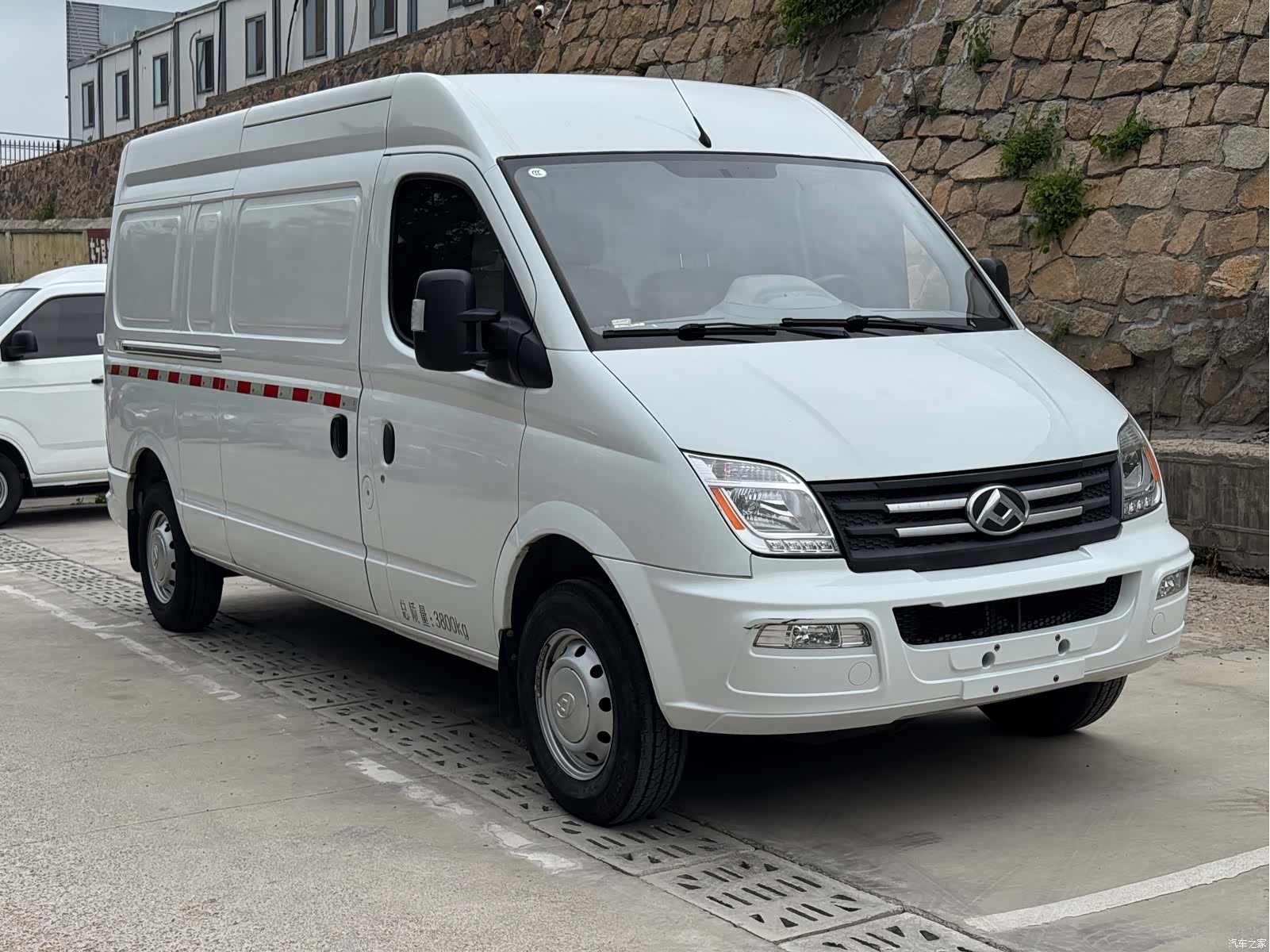 Maxus V80, 2022 3
