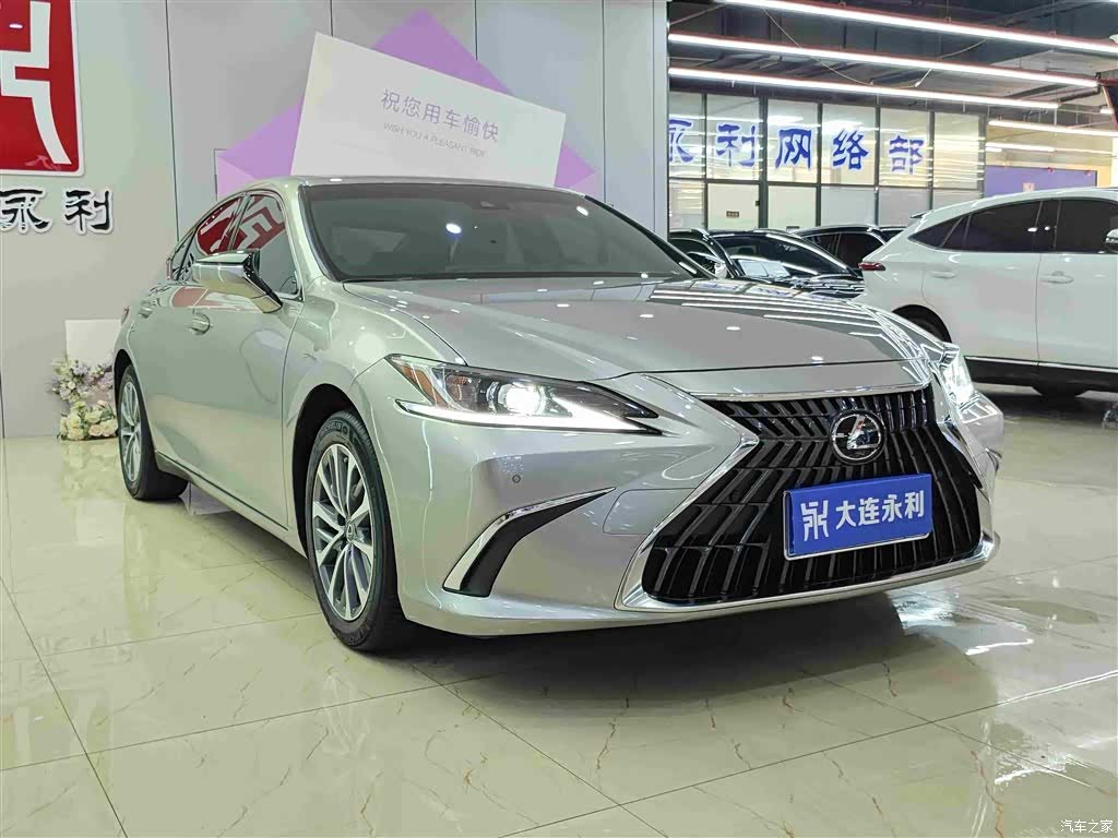 Lexus ES, 2024 3