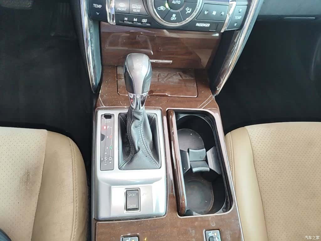 Toyota 2.5V, 2016 14