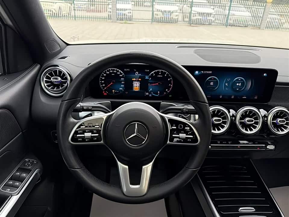 Mercedes-Benz GLB Mercedes-Benz GLB