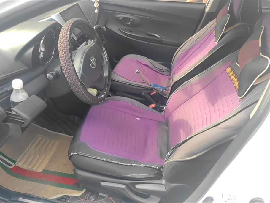 Toyota YARiS L to enjoy