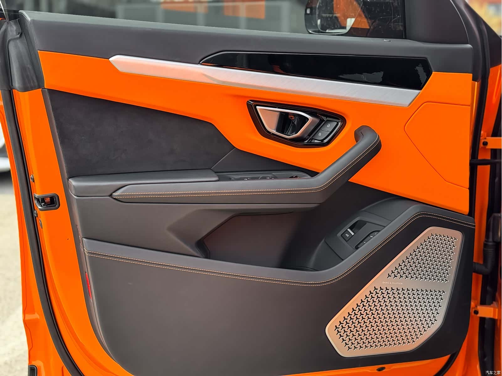Lamborghini Urus, 2023 все фото