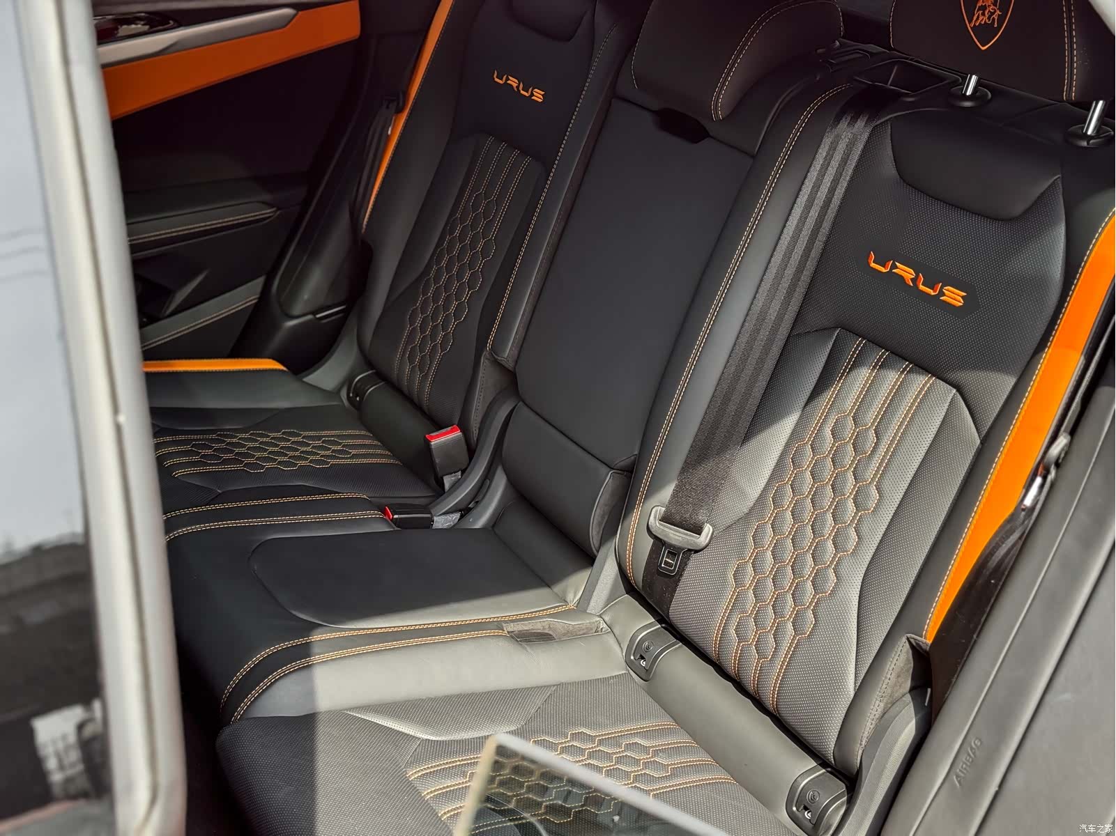 Lamborghini Urus, 2023 14
