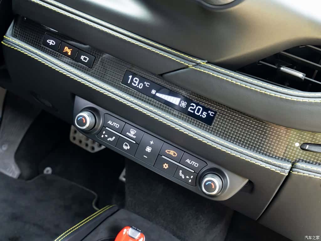 Ferrari F8, 2021 21