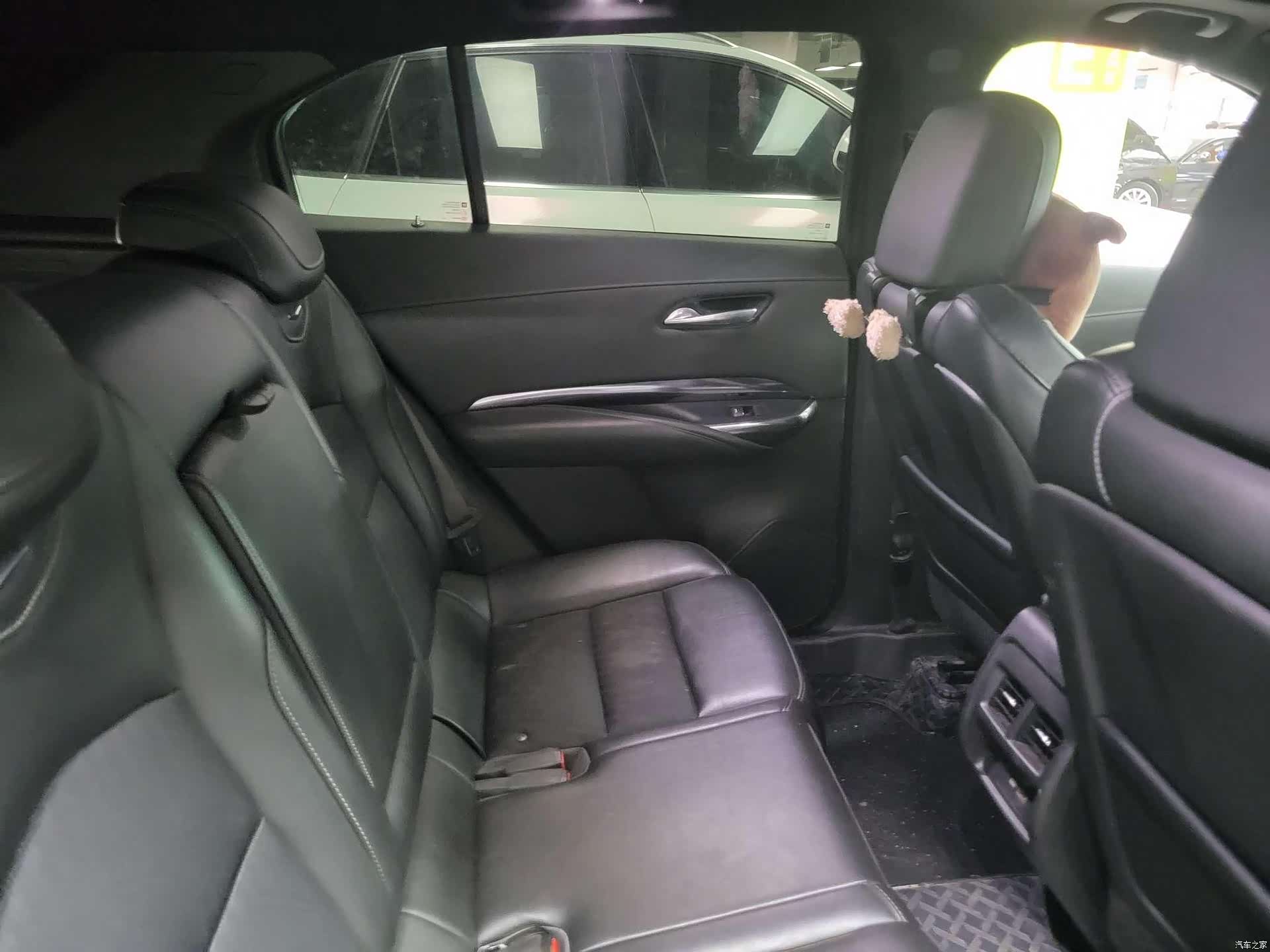 Cadillac XT4, 2023 все фото