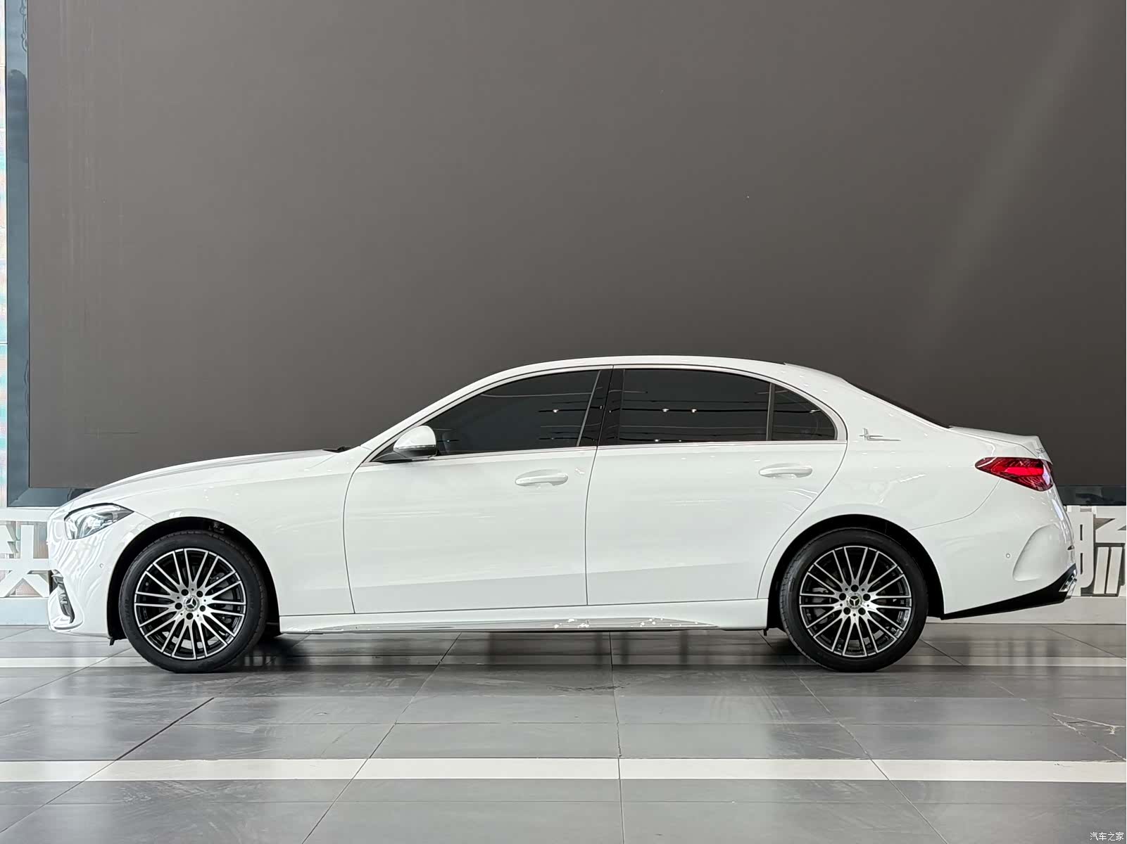Mercedes-Benz C-Class, 2022 4