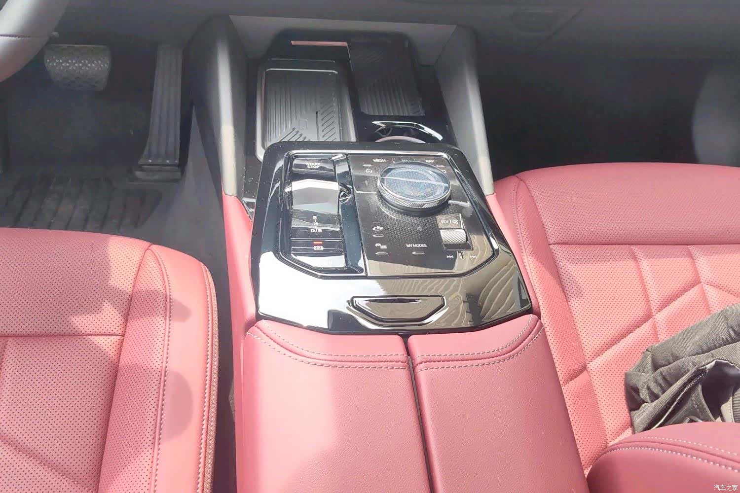 BMW i5, 2025 8