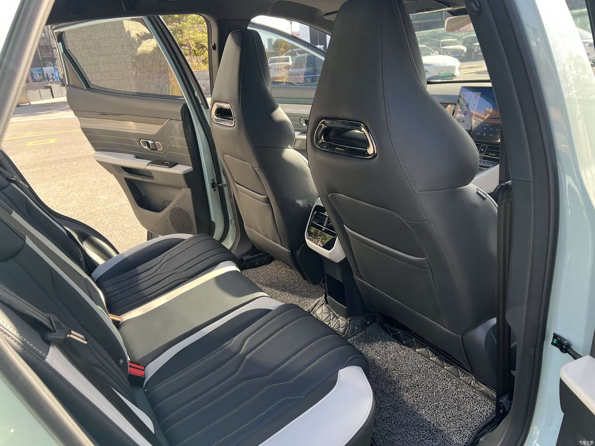 Jetour L6, 2025 9