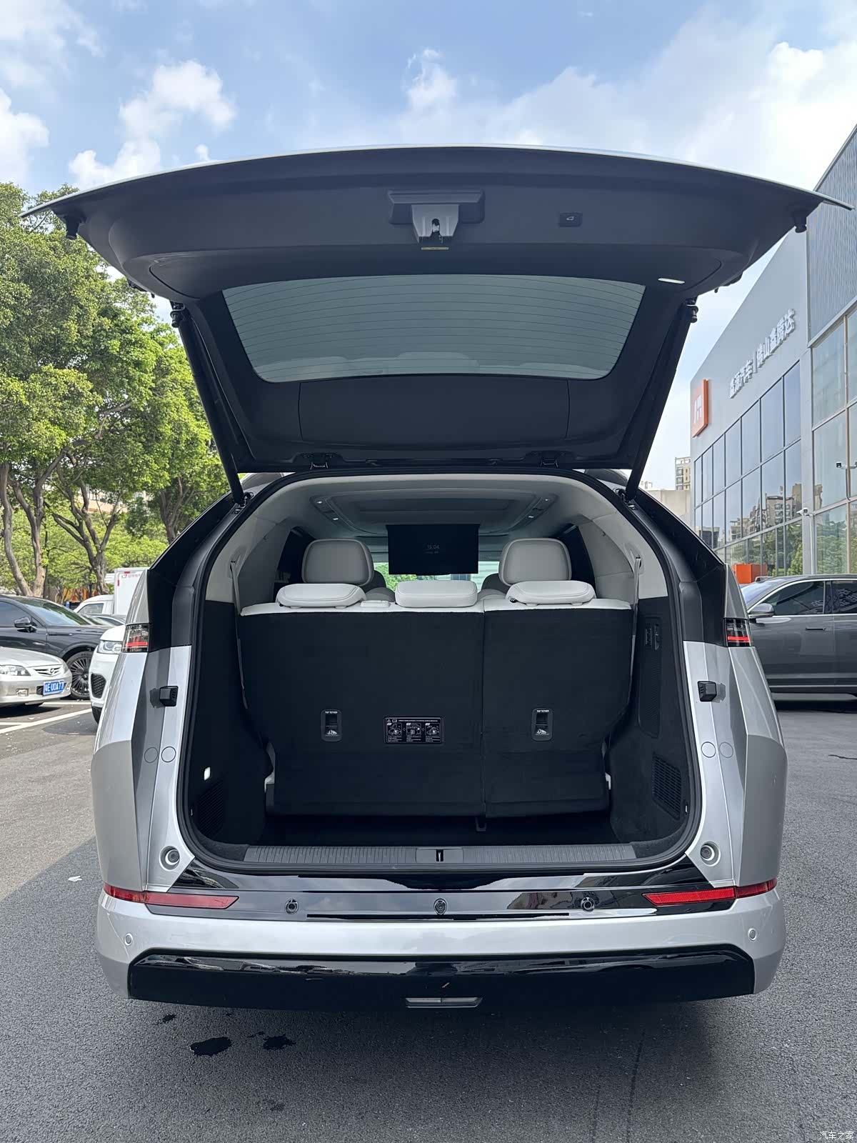 Xpeng X9, 2025 11