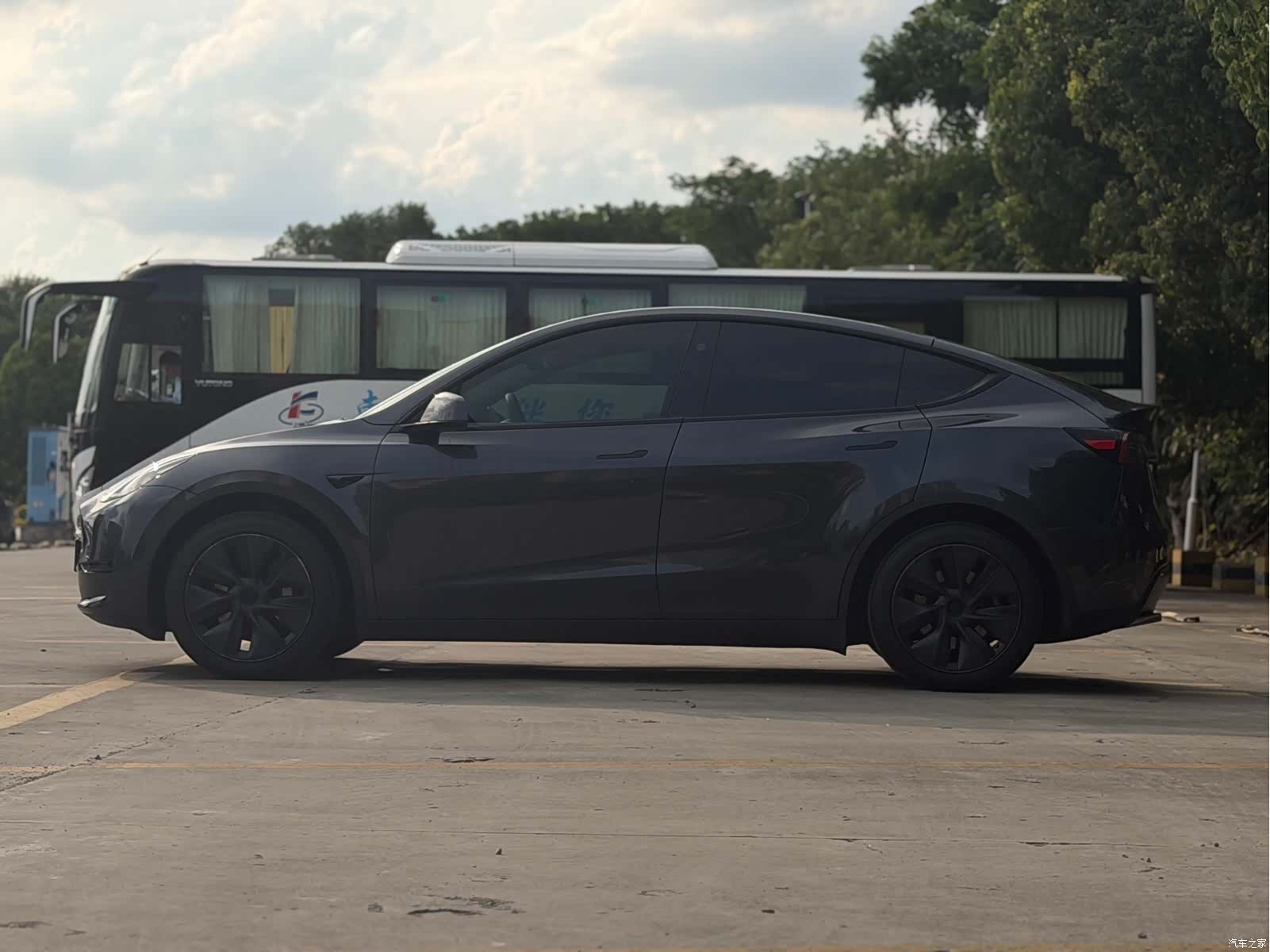 Tesla Model Y, 2024 все фото