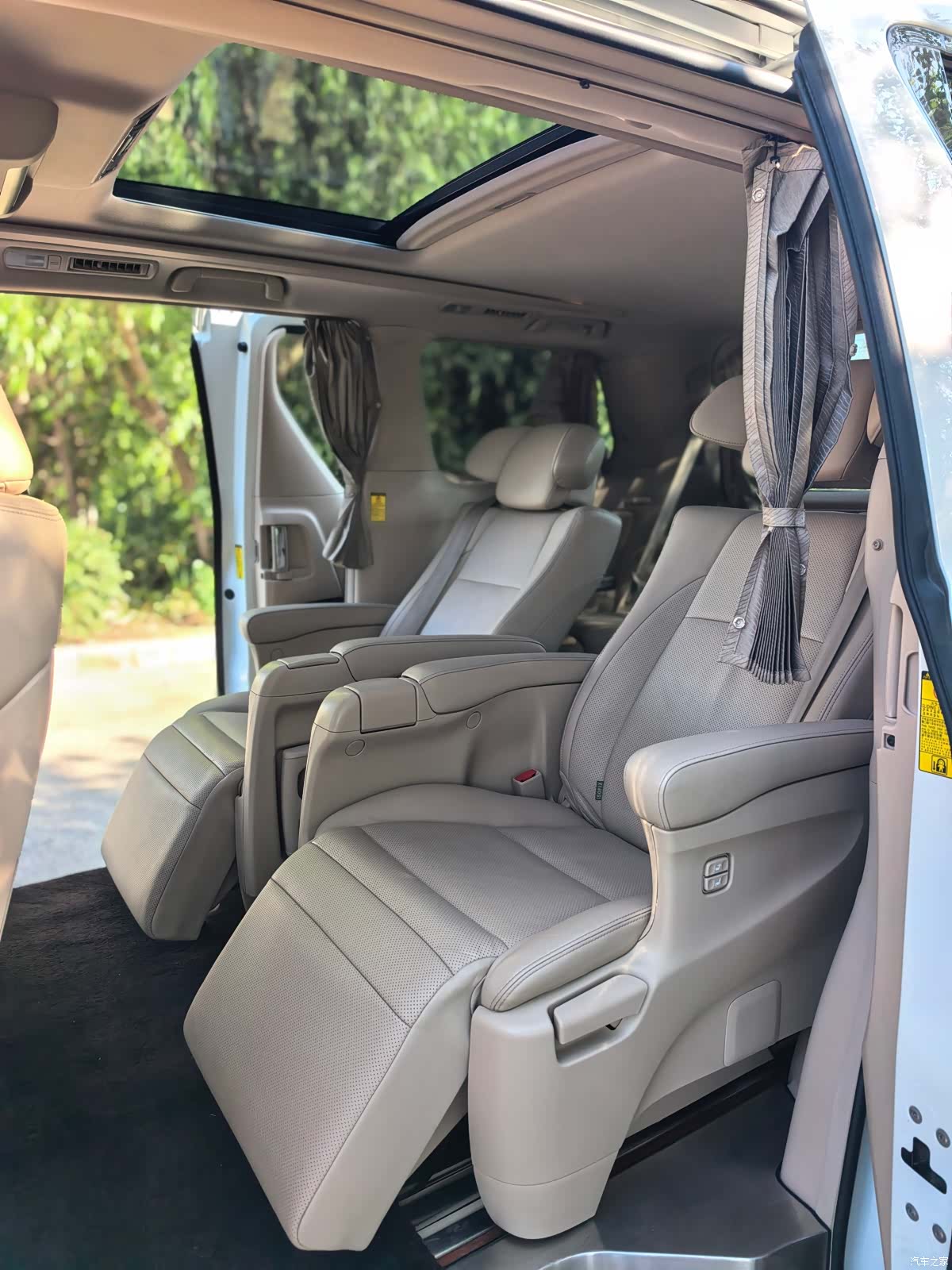 Toyota Alphard, 2016 22