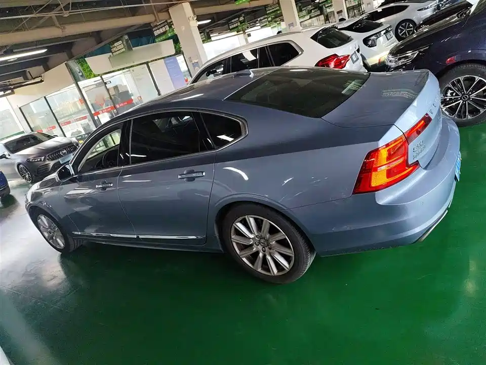 Volvo S90