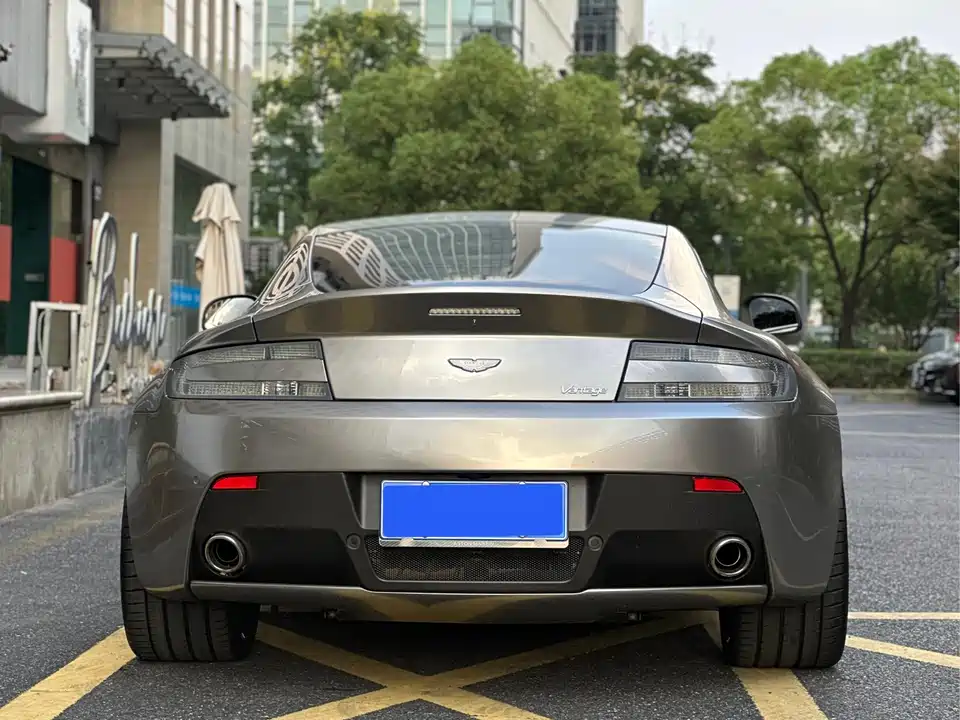 Aston Martin V8 Vantage