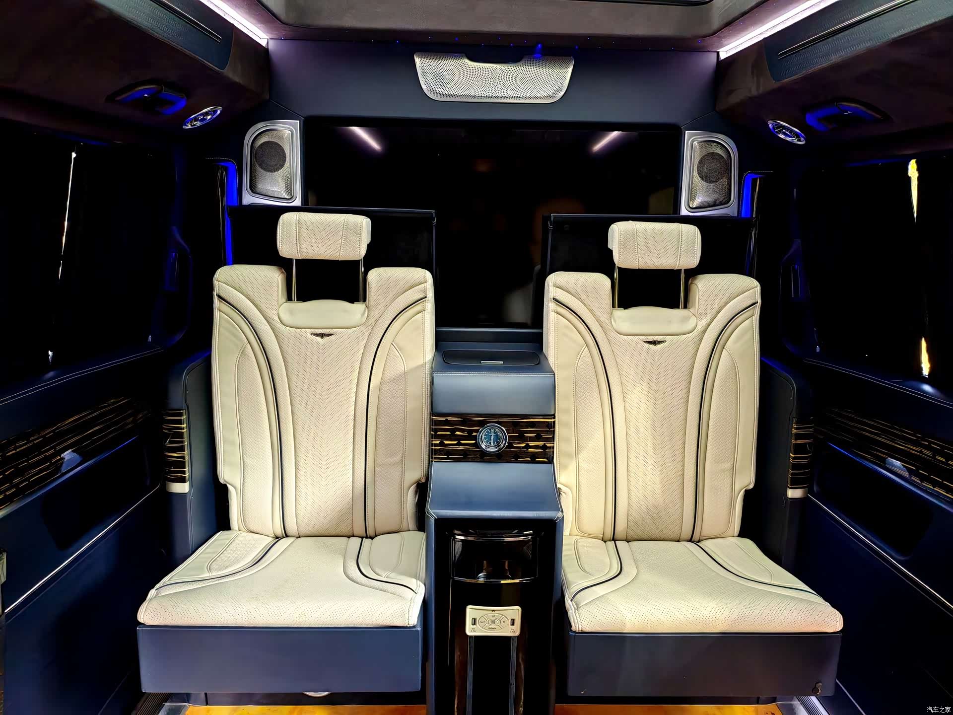 Mercedes-Benz V-Class, 2021 9