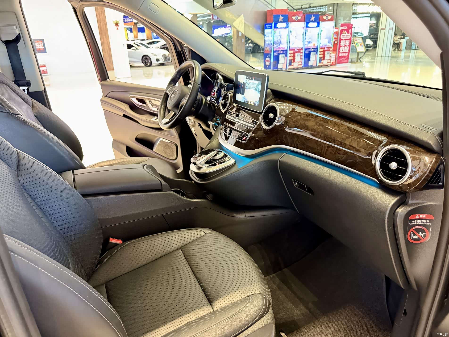 Mercedes-Benz V-Class, 2020 14