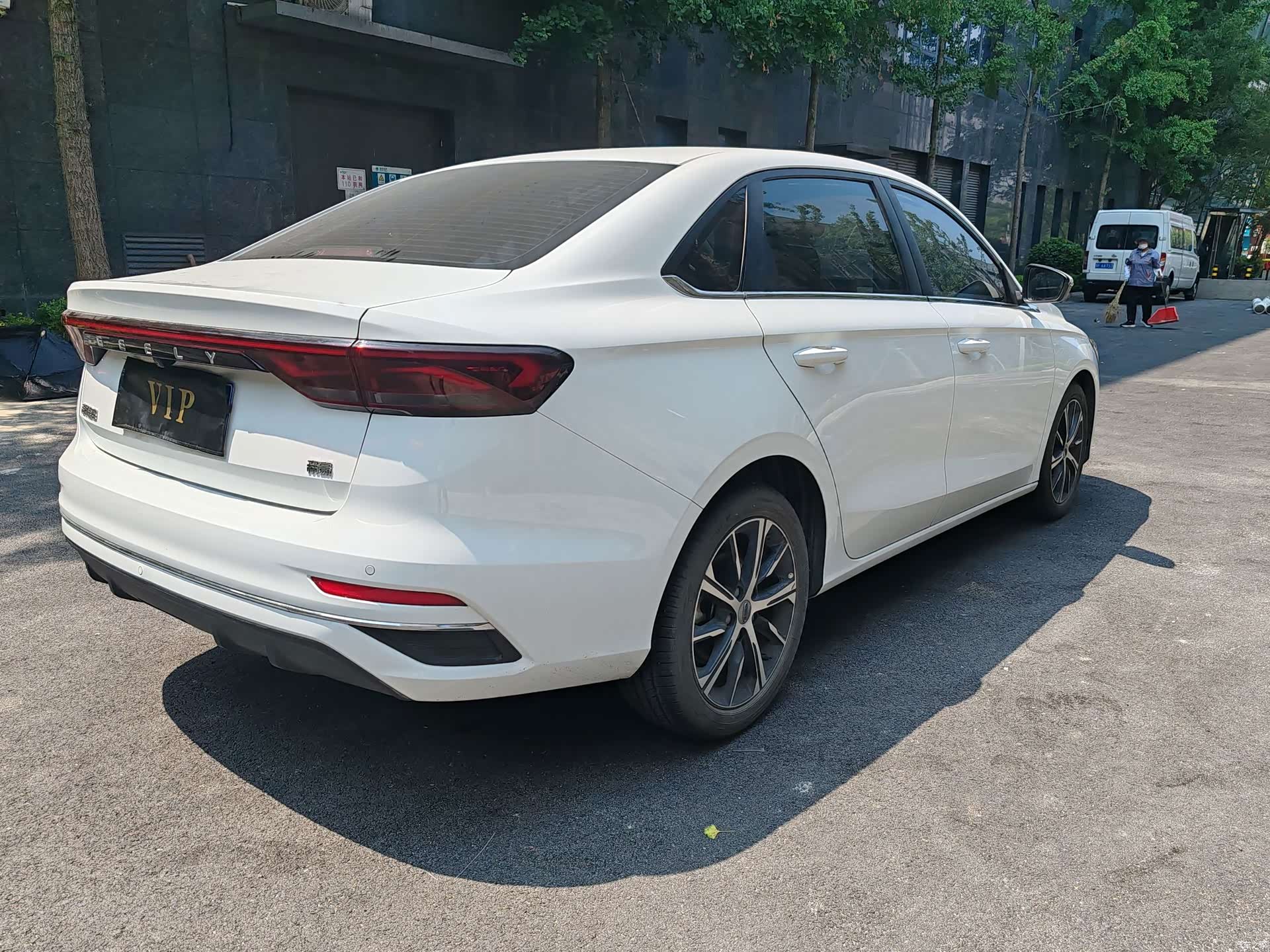 Geely Emgrand, 2022 13