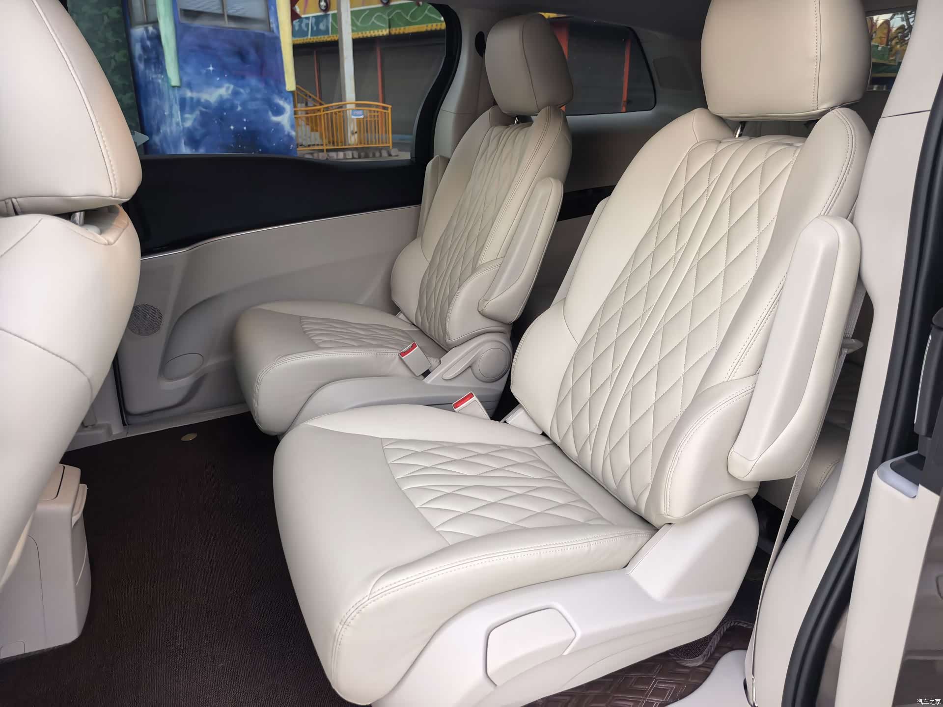 Buick GL8, 2023 9
