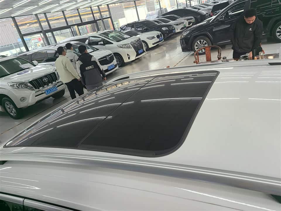 Volkswagen T-ROC exploring Songs