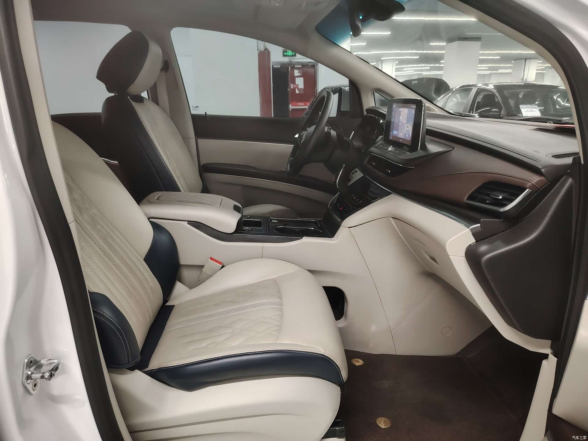 Buick GL8, 2022 все фото