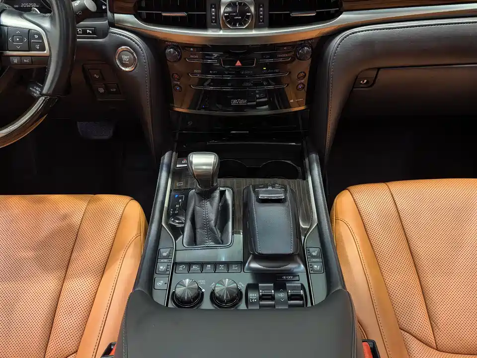 Lexus LX