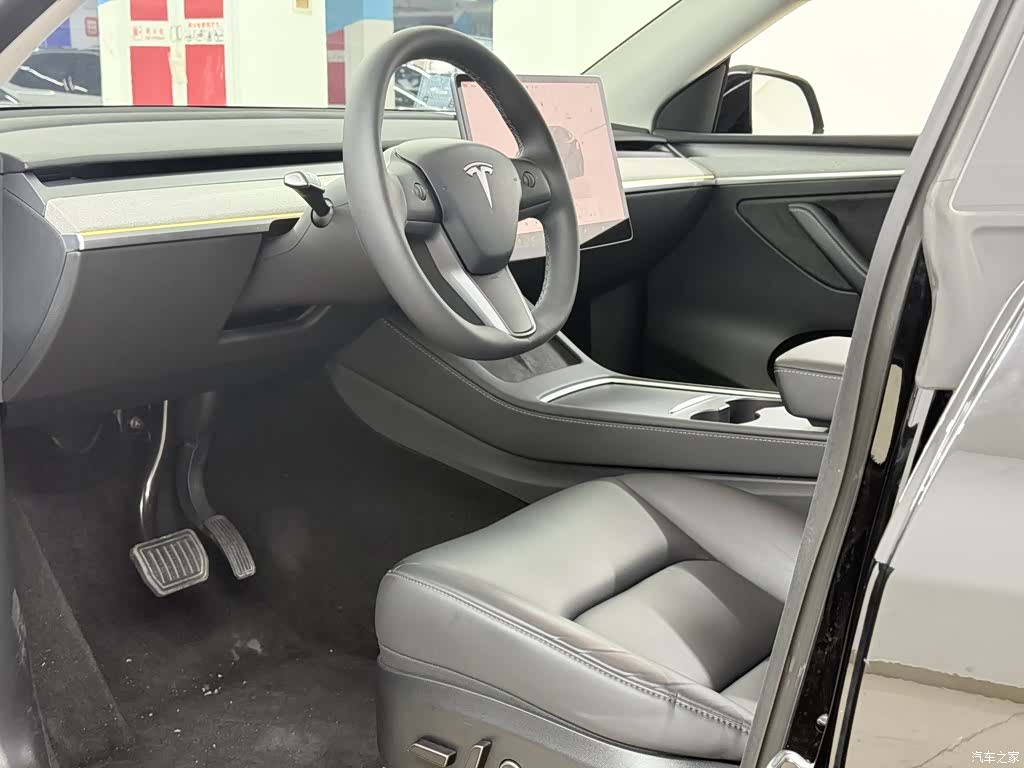 Tesla Model Y, 2024 11