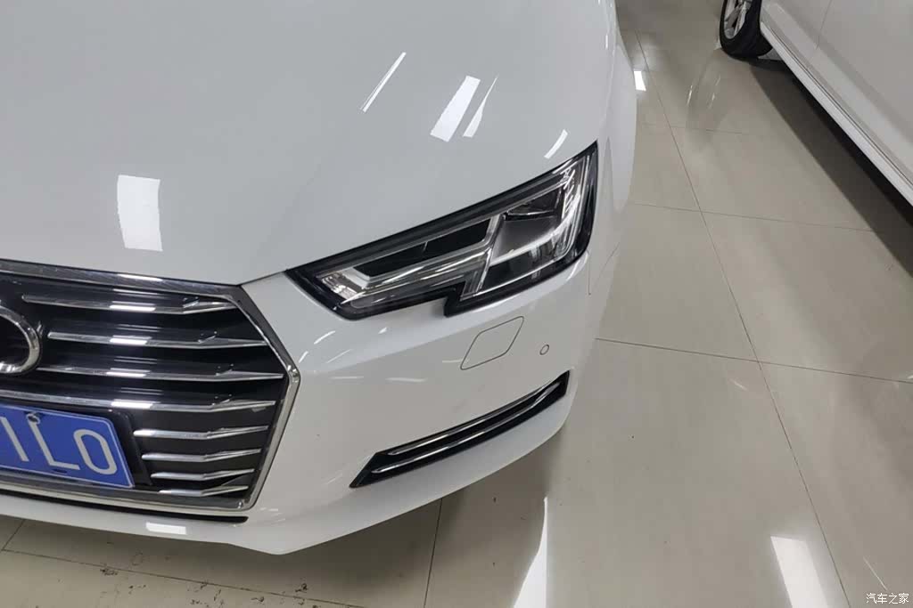 Audi A4L, 2018 все фото
