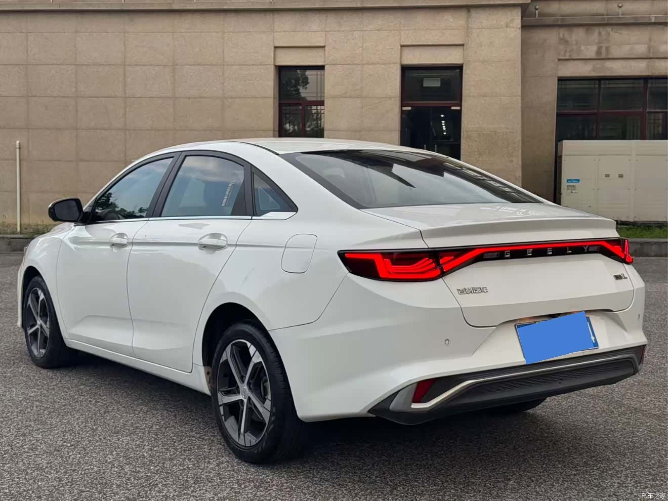 Geely Emgrand, 2022 все фото