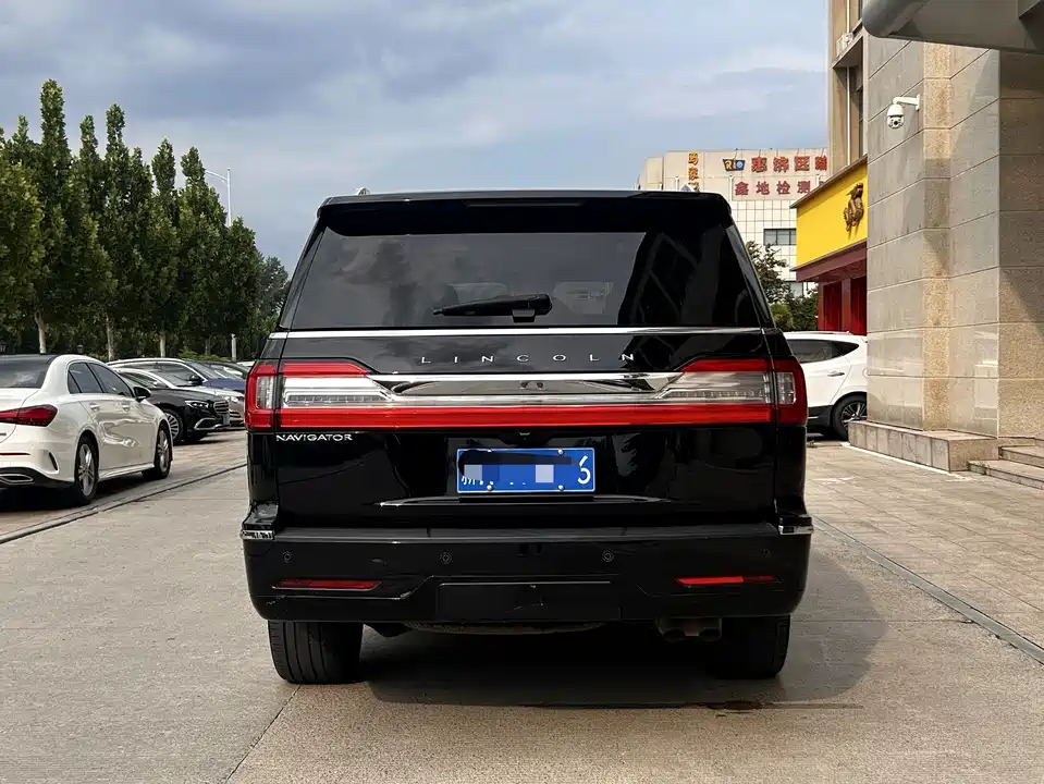 Lincoln Navigator