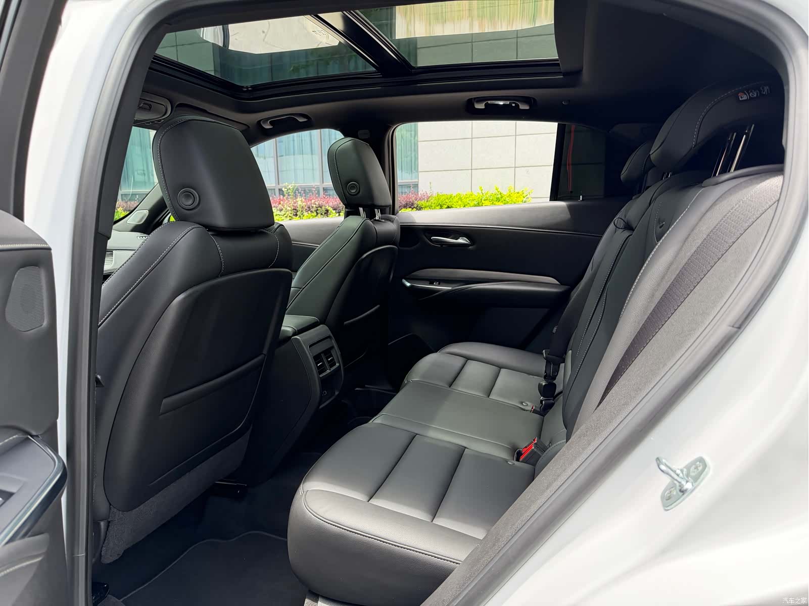 Cadillac XT4, 2025 10