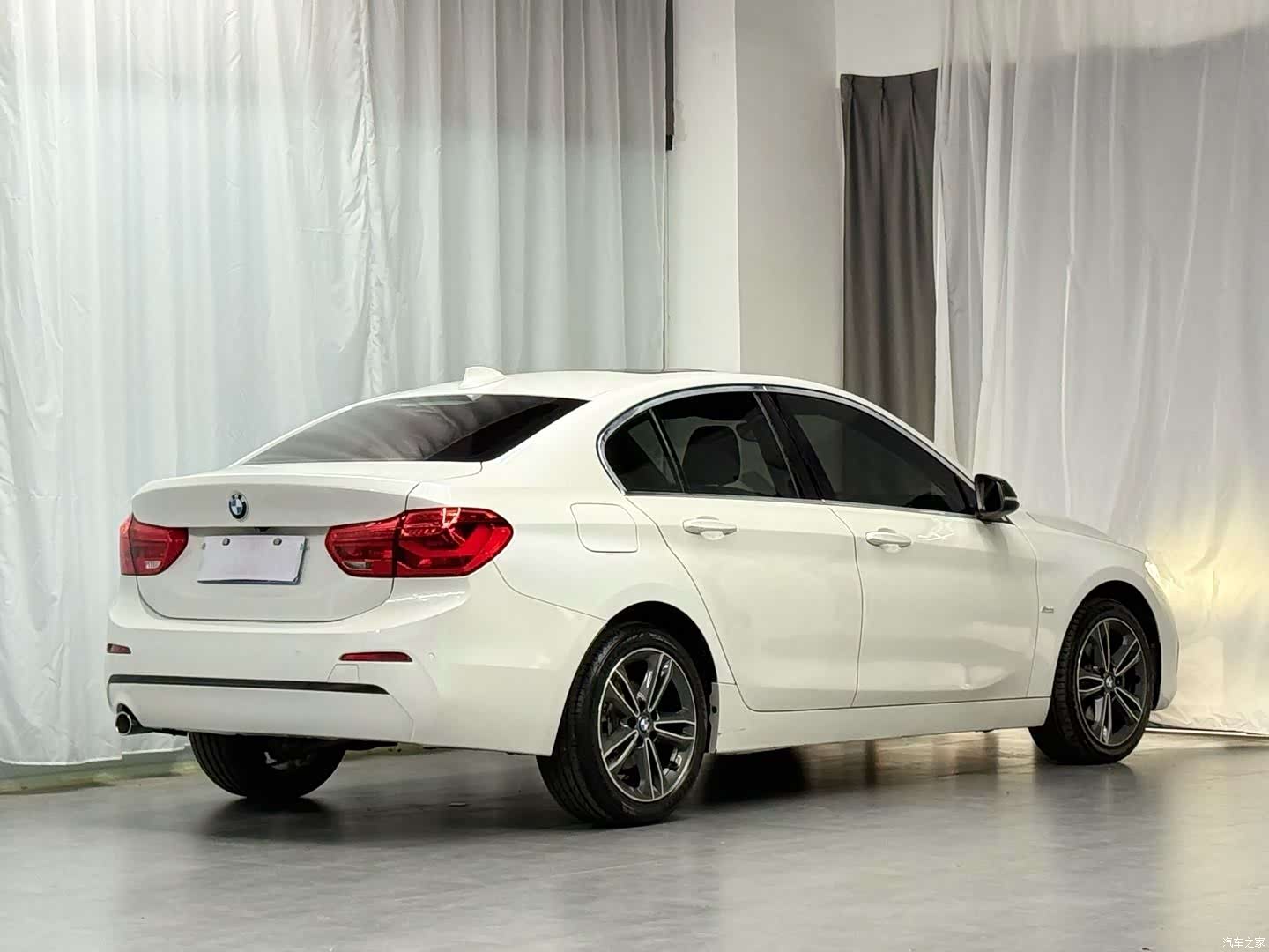 BMW 1 Series, 2018 все фото
