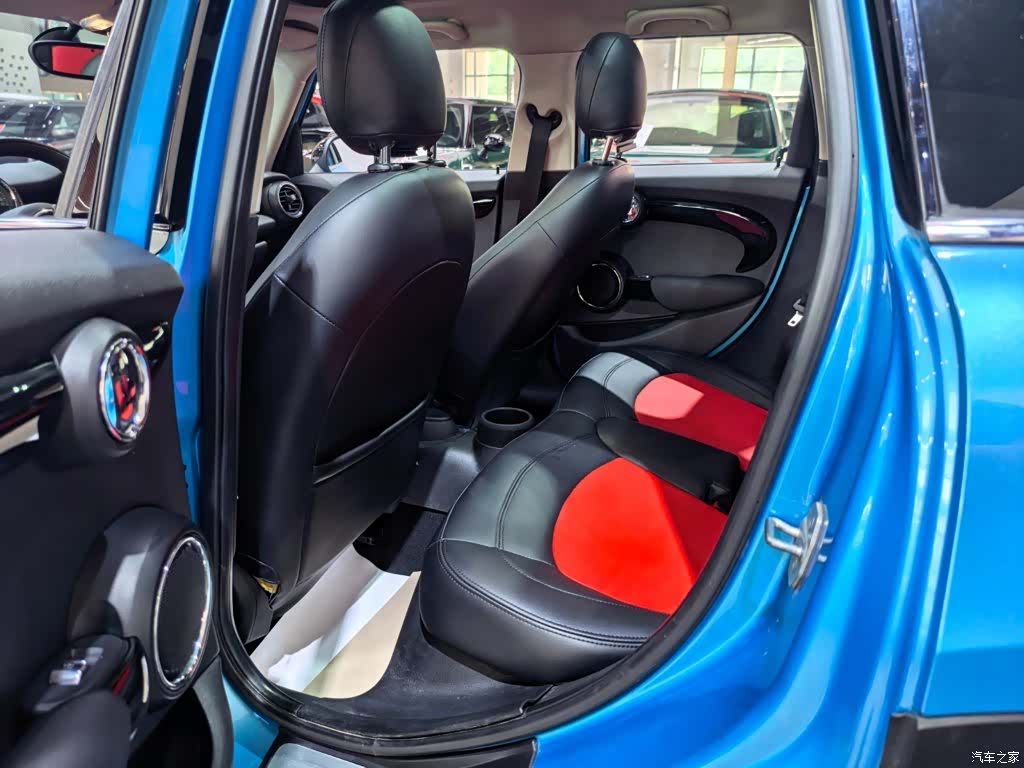 Mini ONE, 2019 13