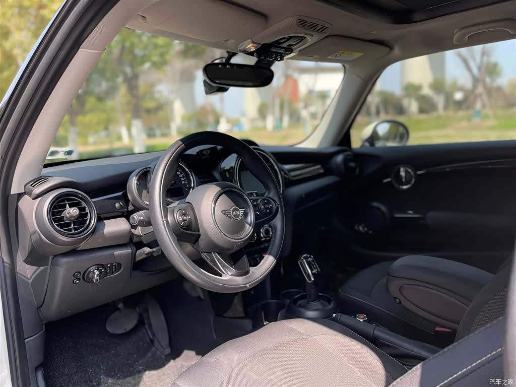 Mini ONE, 2019 16