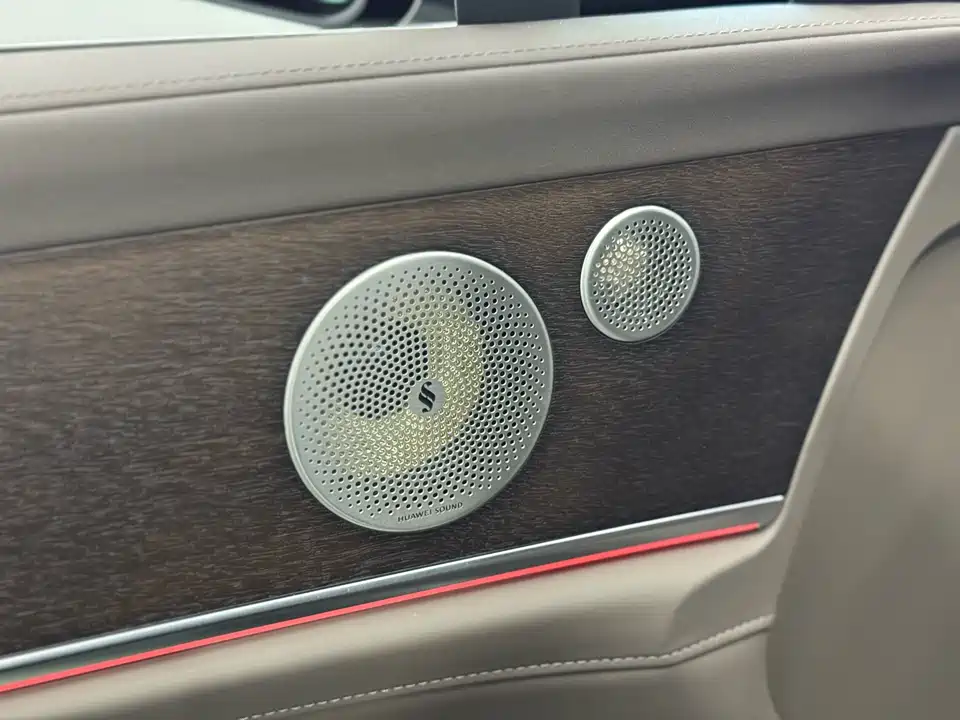 AITO Ask the world M9