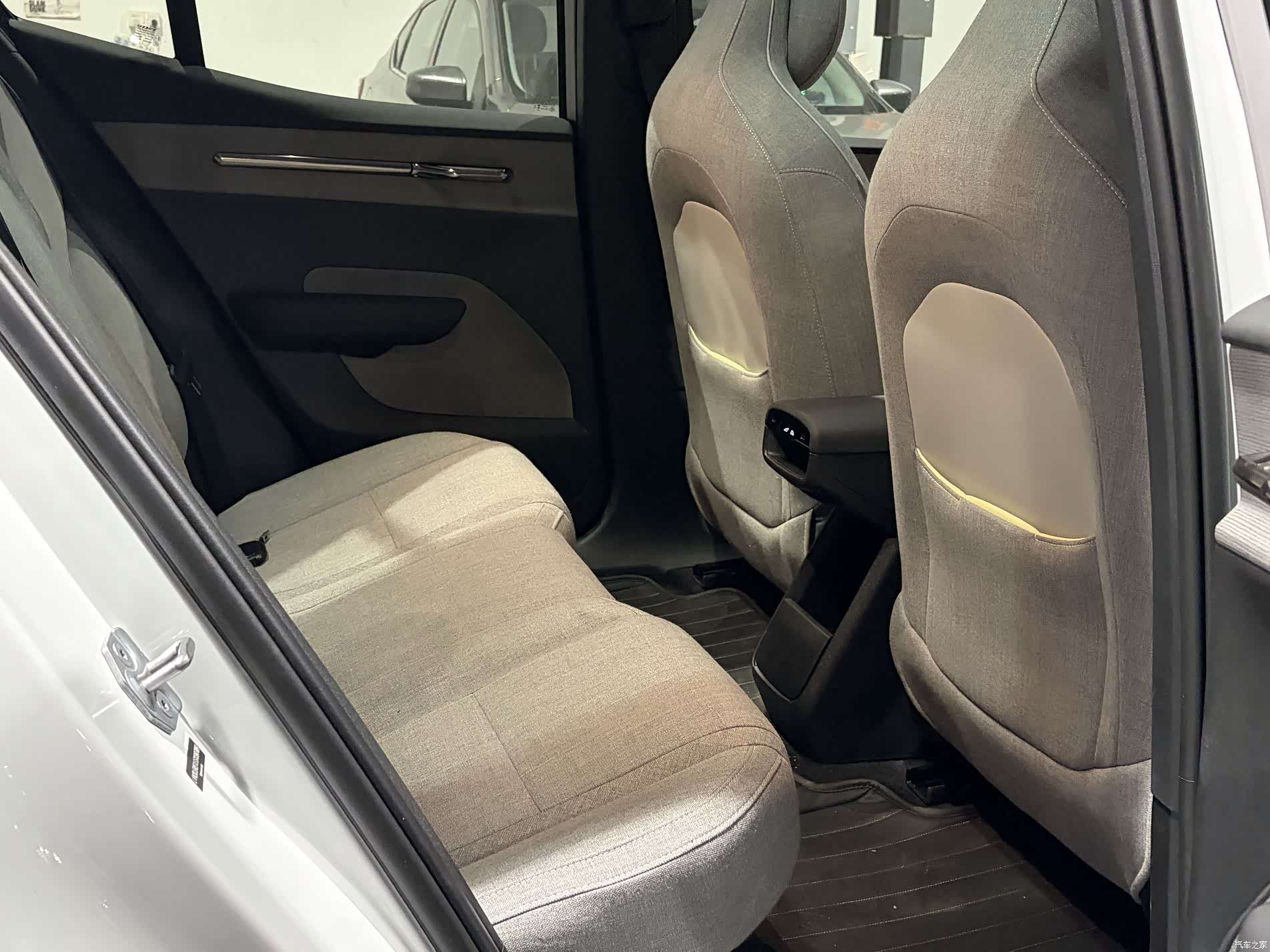 Volvo EX30, 2025 20