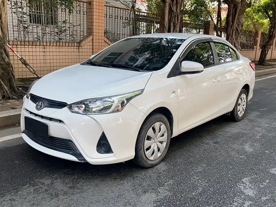 Toyota YARiS L to enjoy