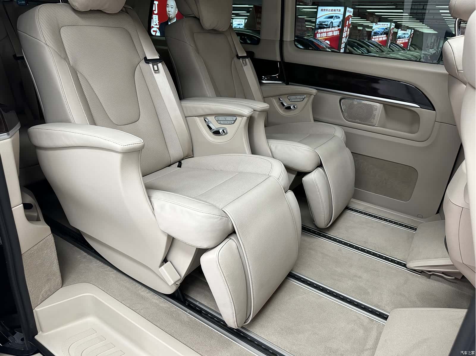 Mercedes-Benz V-Class, 2020 33