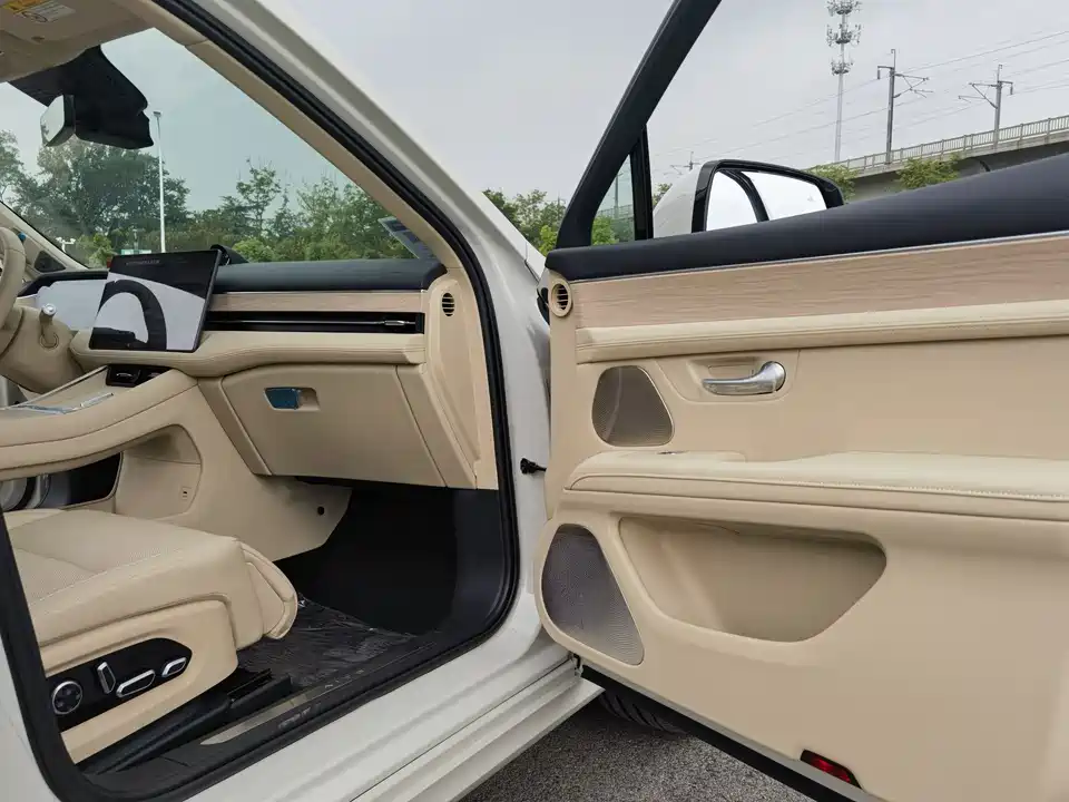 AITO Ask the world M5