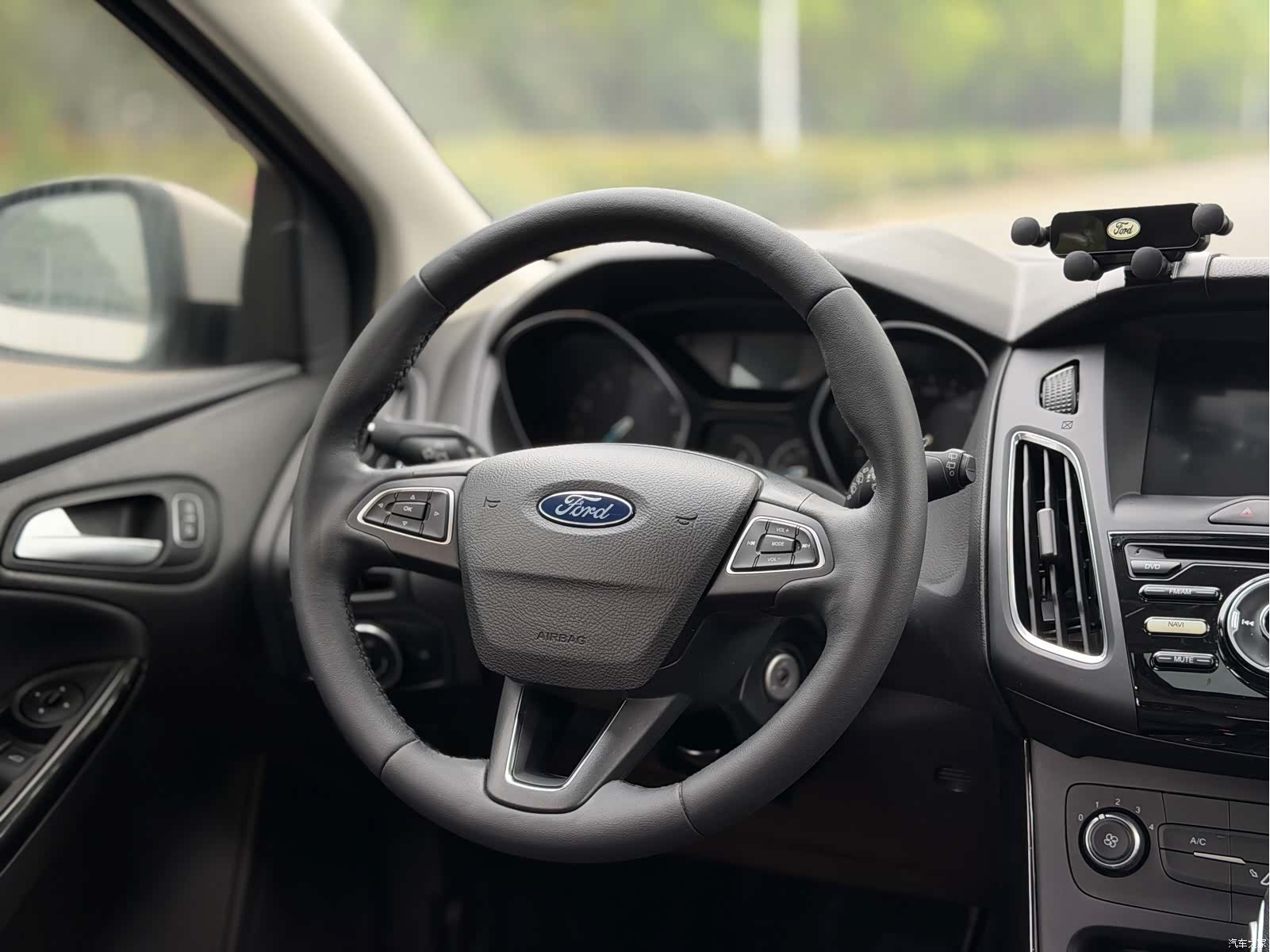 Ford Focus, 2019 10