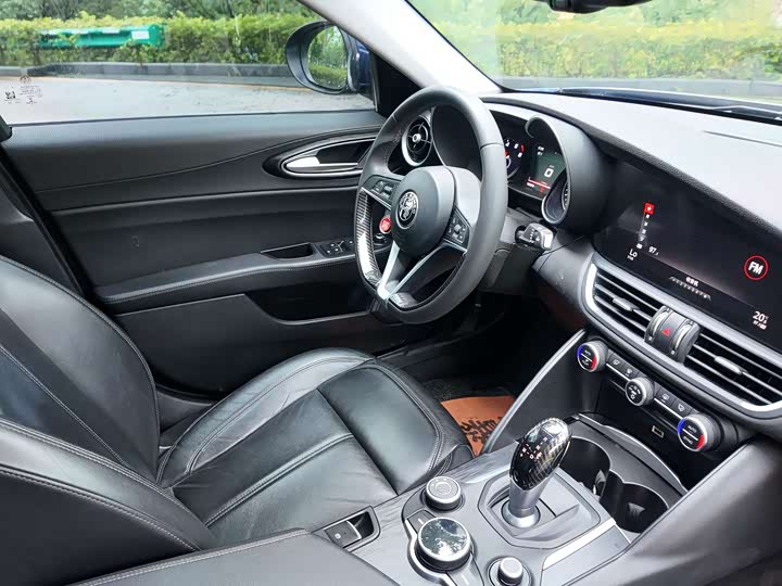 Alfa Romeo Giulia 2017 2.0T 200HP Luxury