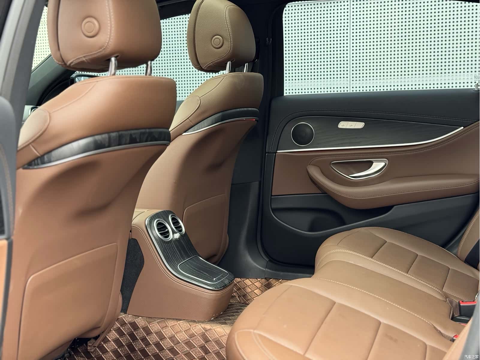 Mercedes-Benz E-Class, 2023 10
