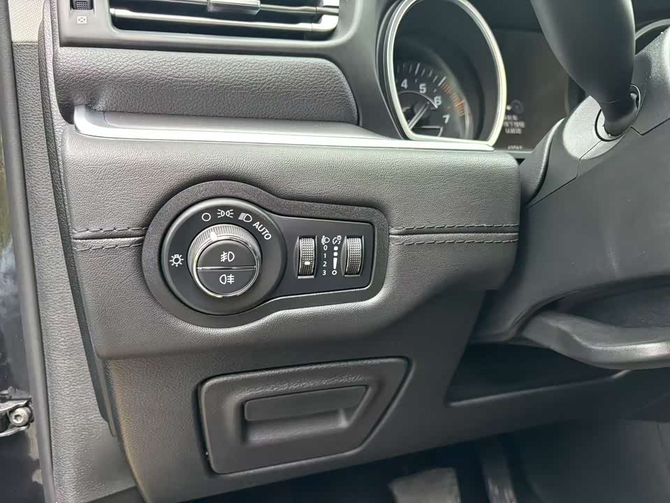 Jeep Grand Commander