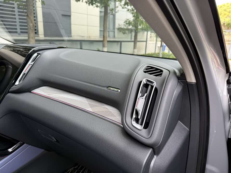 Hongqi HS3