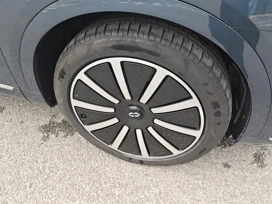 AITO Ask the world M9