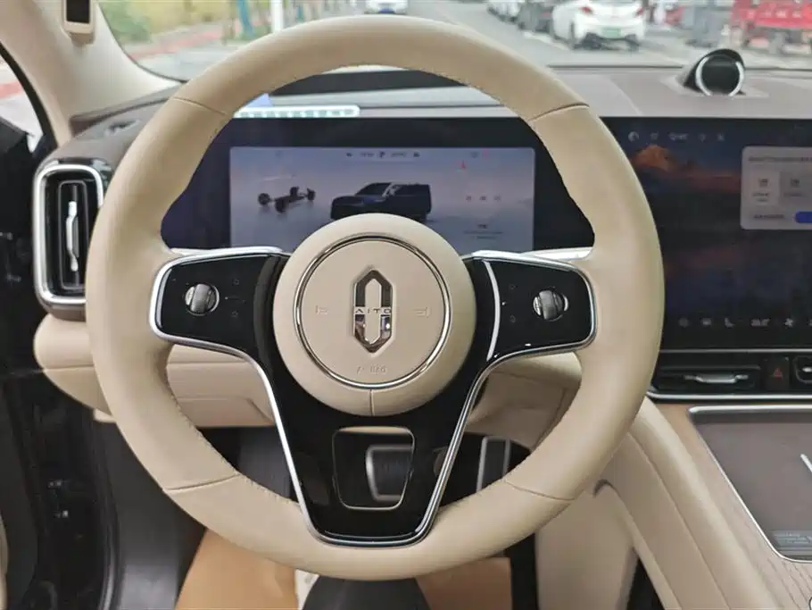 AITO Ask the world M9