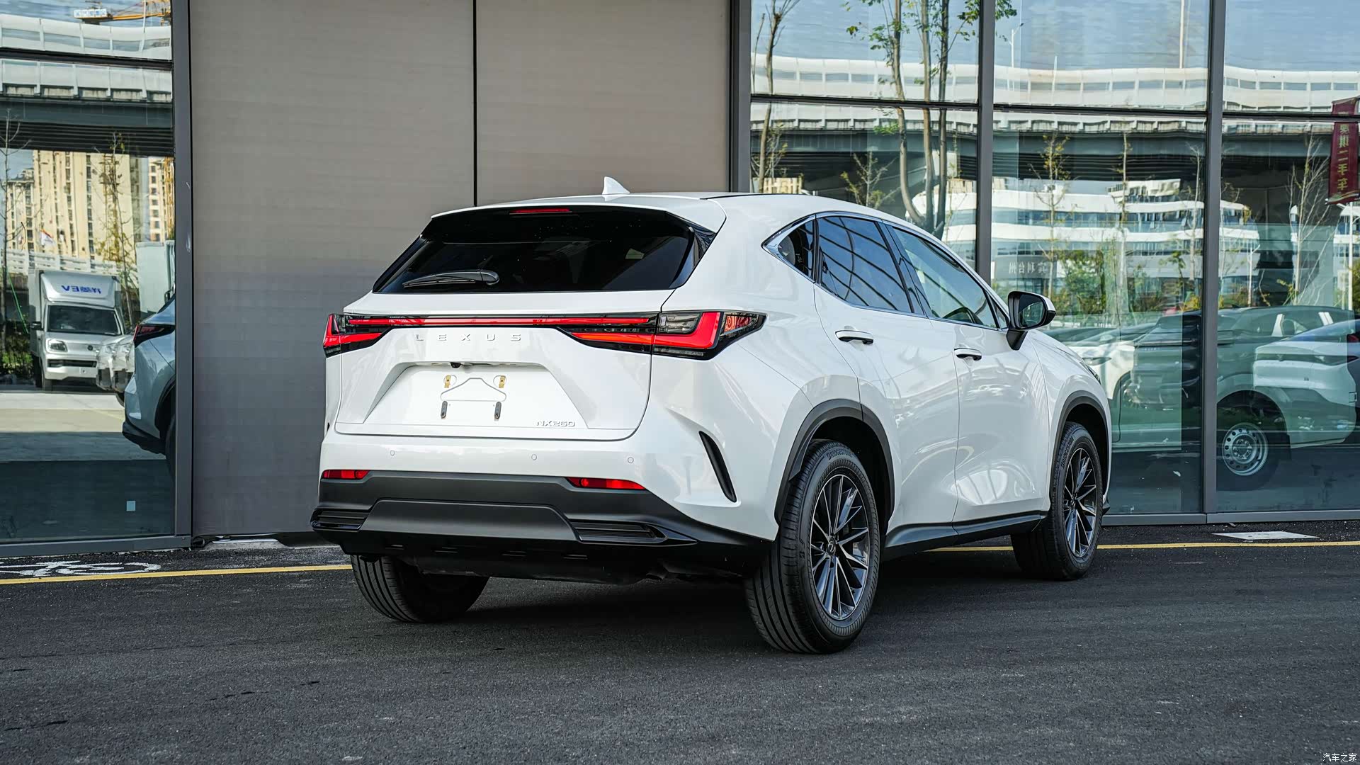 Lexus NX, 2023 4