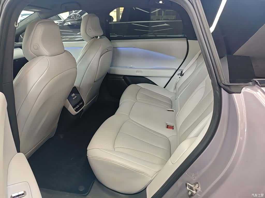 Xpeng P7, 2025 17